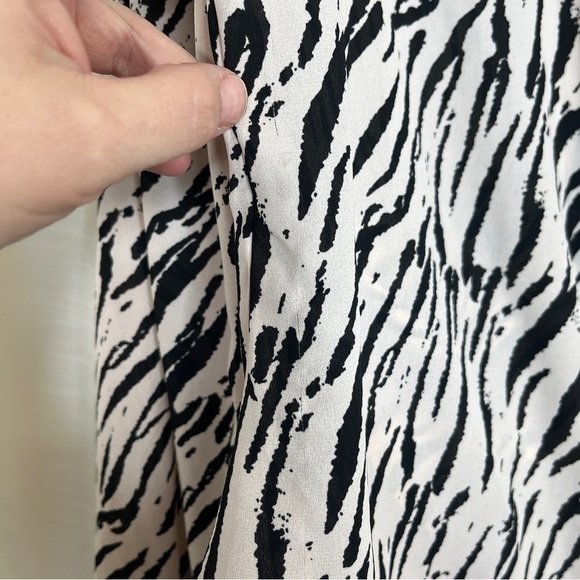 DNT zebra print long sleeve wrap blouse - Picture 6 of 10